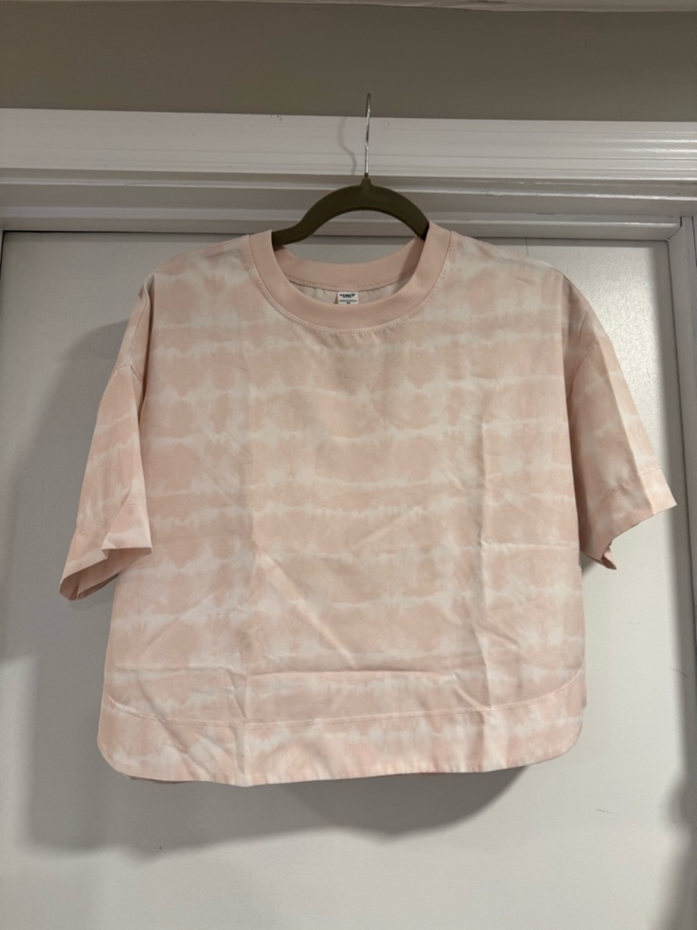 Old Navy Soft Blush Tie-Dye Crop Workout top